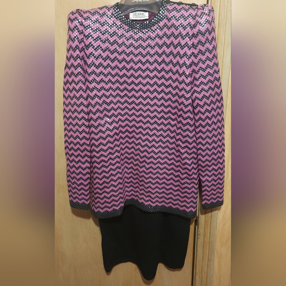 Vtg St. John Saks Fifth 2pc Dress Magenta Black Chevron Sweater Skirt Womens Sm